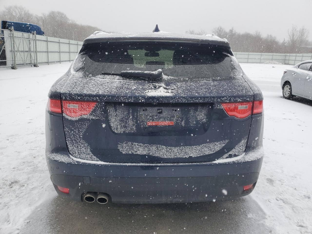 2018 Jaguar F-Pace VIN SADCJ2FNXJA257904 Copart auction photo, front end / undercarriage damage thumbnail 6