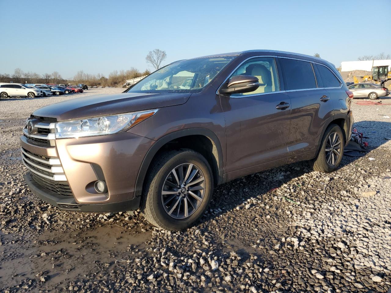2018 Toyota Highlander VIN 5TDKZRFH5JS272963