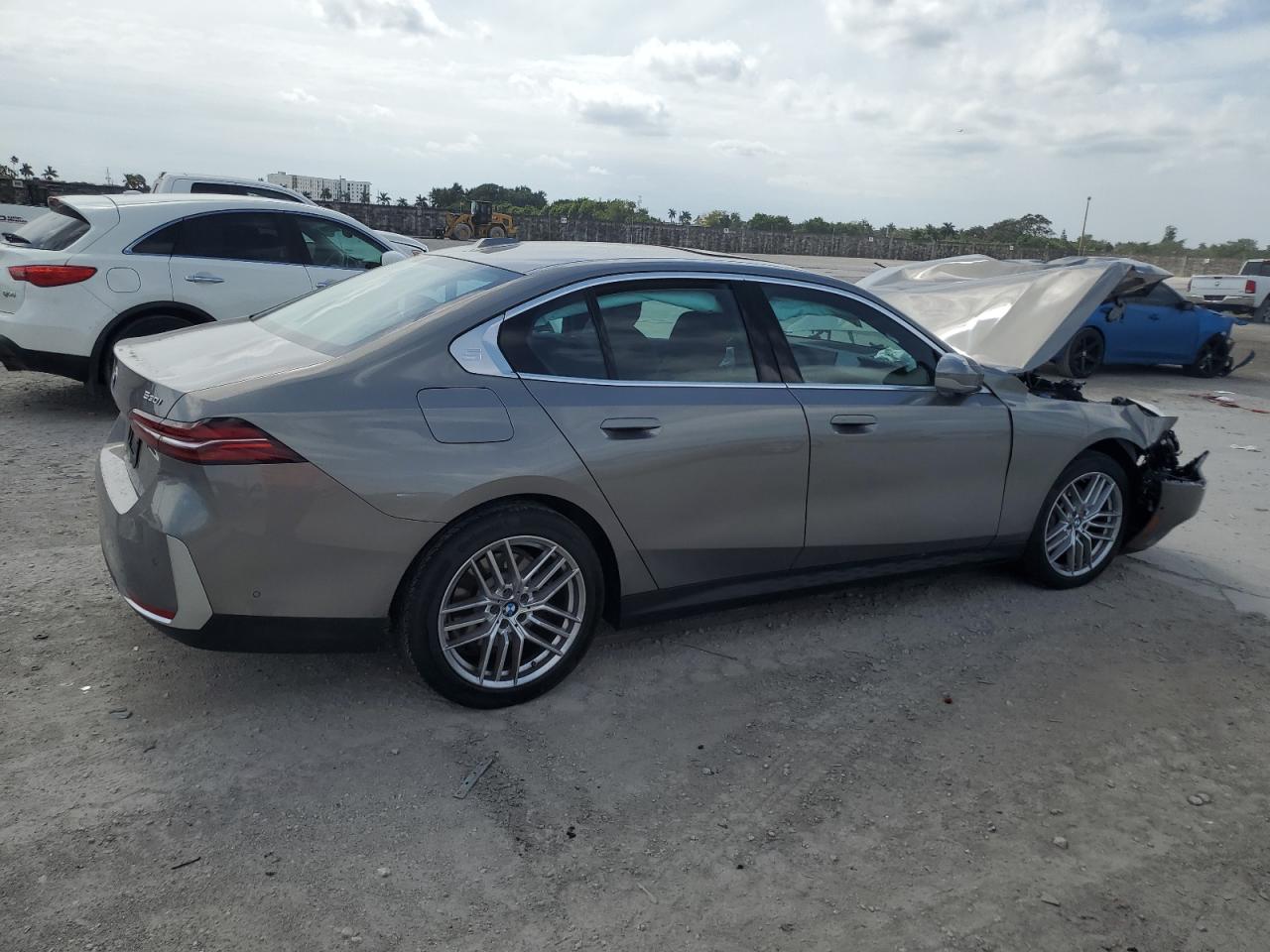 2024 BMW 5er VIN WBA43FJ01RCR17208 Copart auction photo, front end damage thumbnail 3