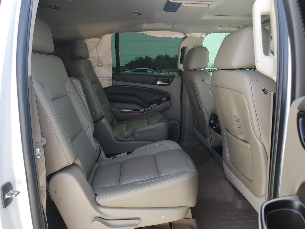 2016 Chevrolet Suburban VIN 1GNSKJKC6GR323739 Copart auction photo, front end / minor dent/scratches damage thumbnail 11