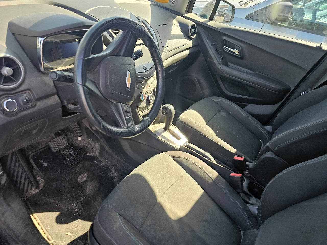 2015 Chevrolet Trax VIN KL7CJKSB3FB105064 Copart auction photo, minor dent/scratches / normal wear damage thumbnail 9