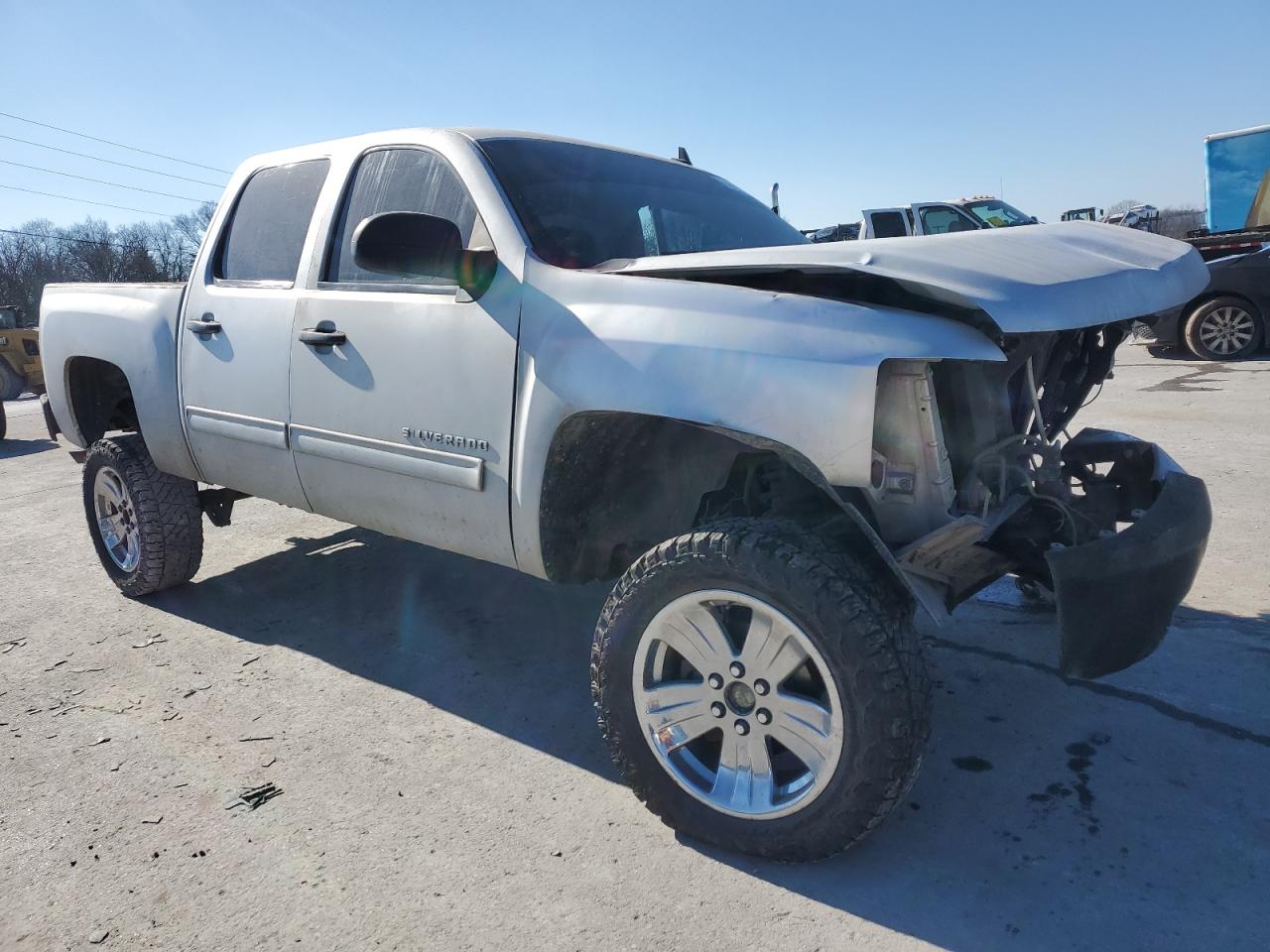 2011 Chevrolet Silverado VIN 3GCPKSE3XBG331593 Copart auction photo, front end / side damage thumbnail 4