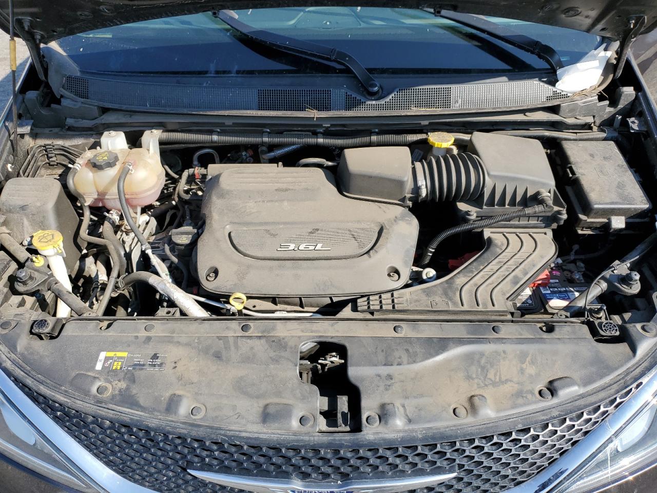 2018 Chrysler Pacifica VIN 2C4RC1FG8JR123190 Copart auction photo, burn / minor dent/scratches damage thumbnail 12