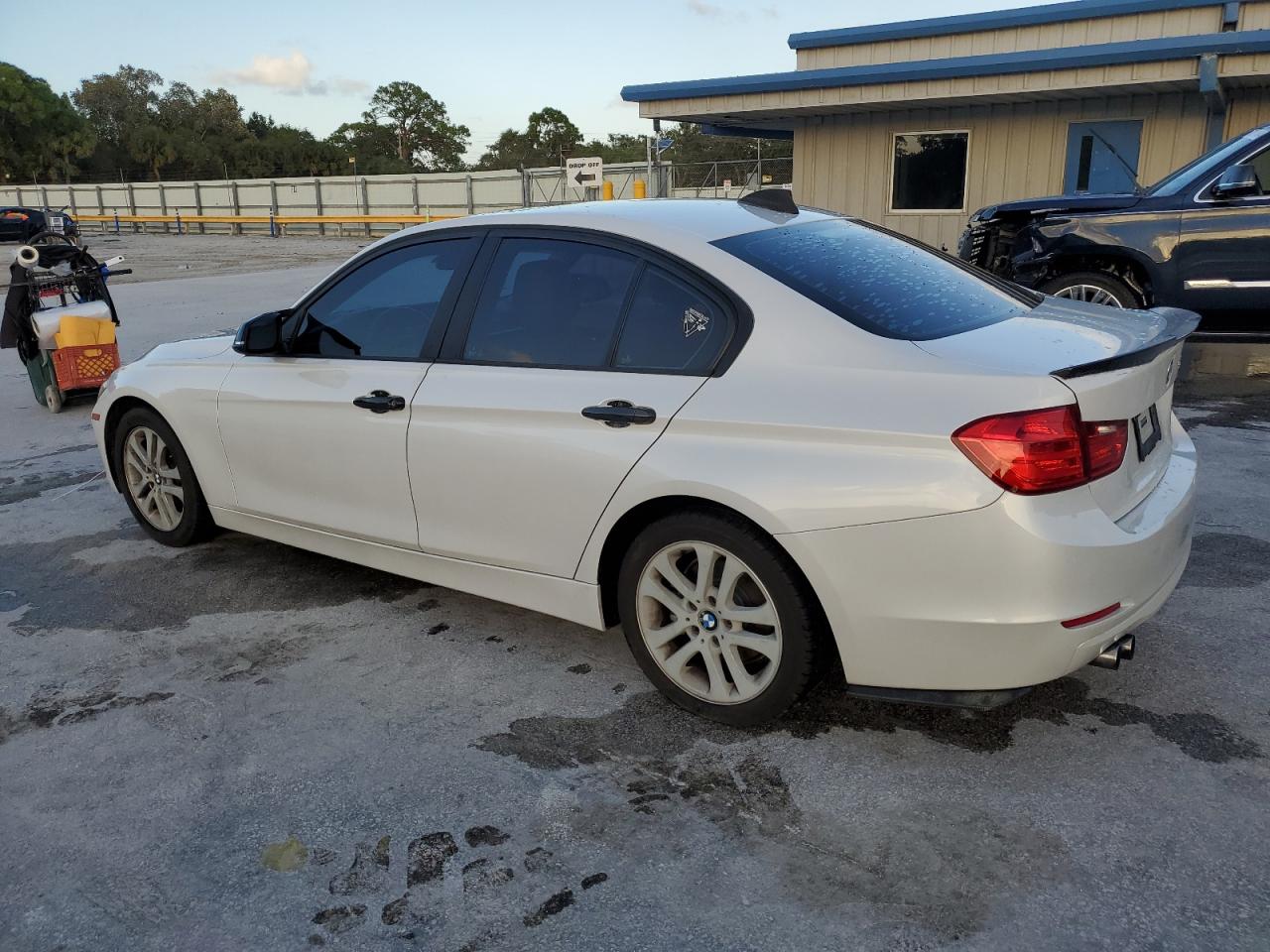 2014 BMW 3er VIN WBA3A5G56ENP33265 Copart auction photo, water/flood damage thumbnail 2