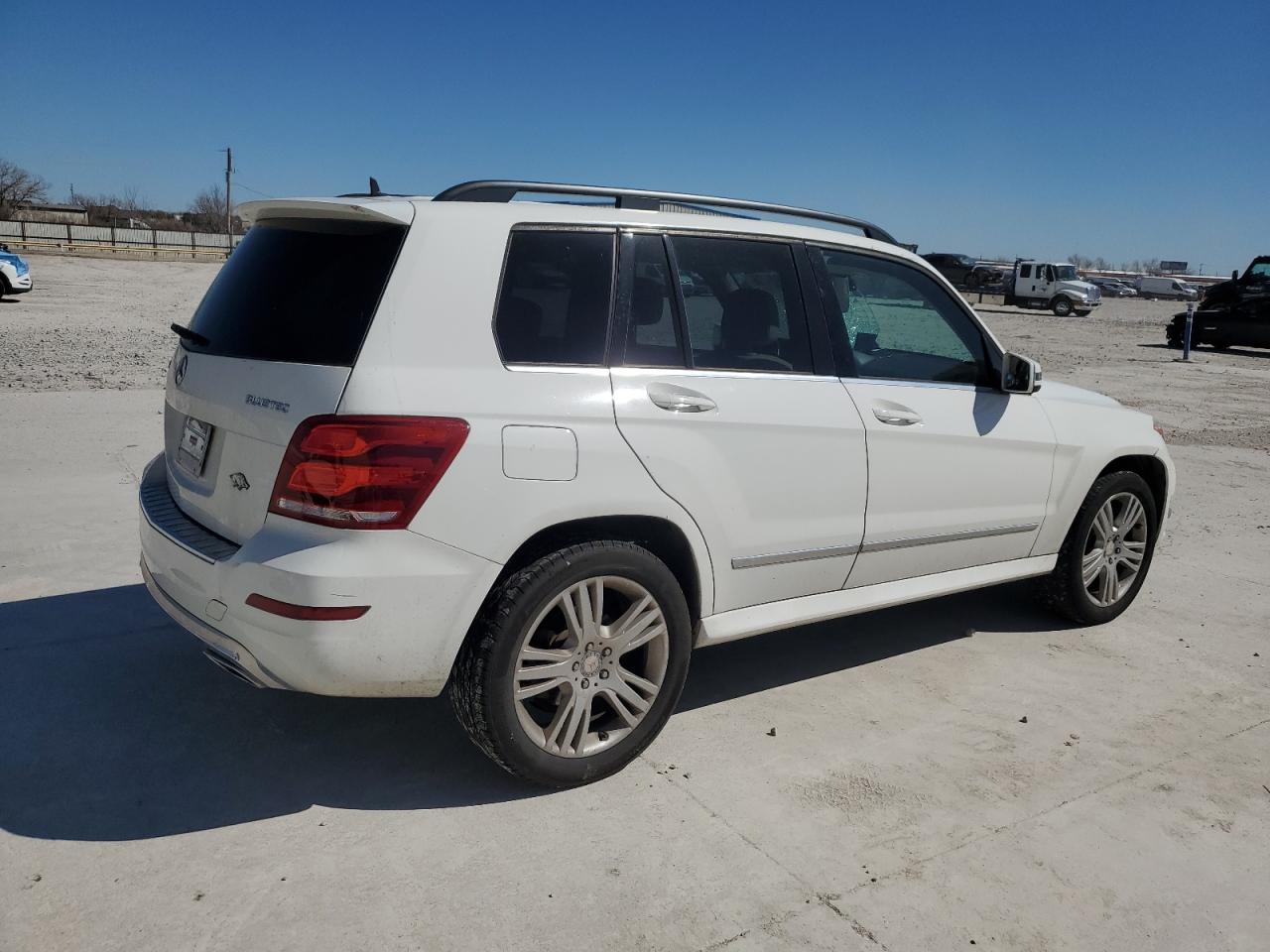 2014 Mercedes-Benz GLK-klasse VIN WDCGG0EBXEG267692 Copart auction photo, water/flood / rear end damage thumbnail 3