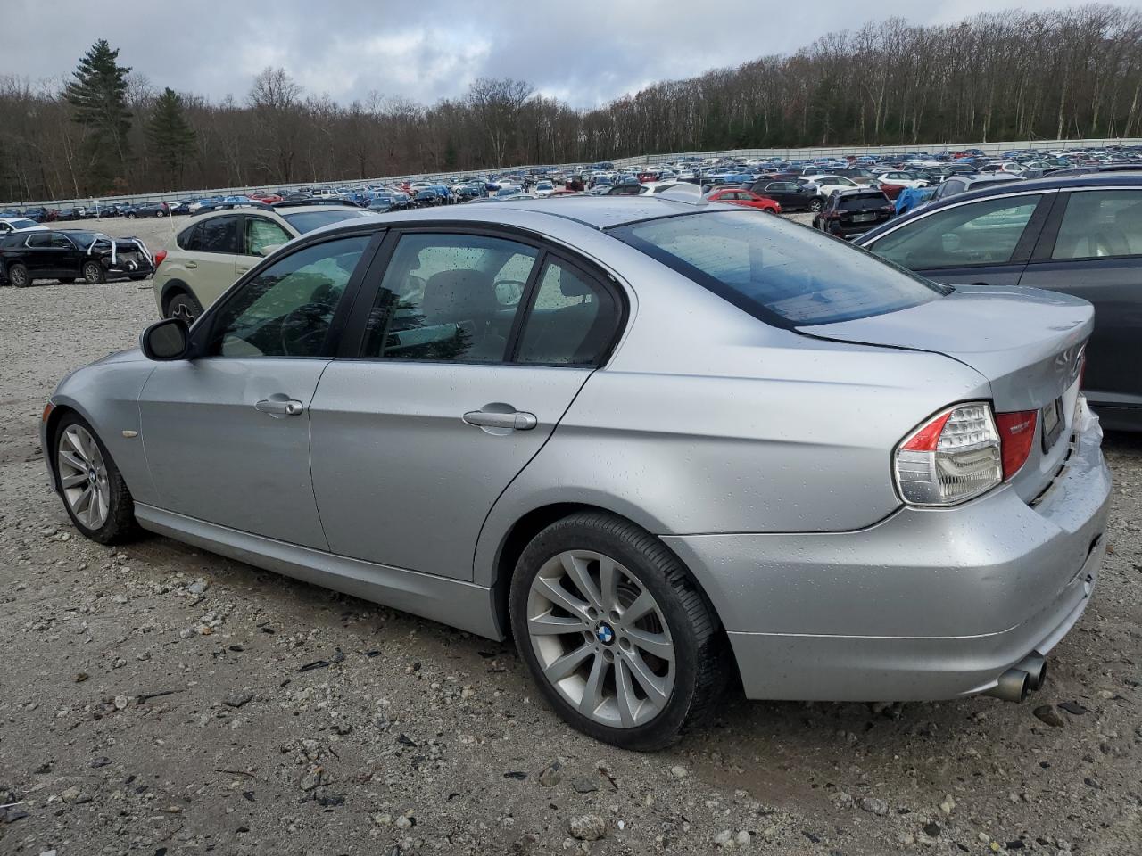 2011 BMW 3er VIN WBAPH5G5XBNM83618 Copart auction photo, rear end damage thumbnail 2