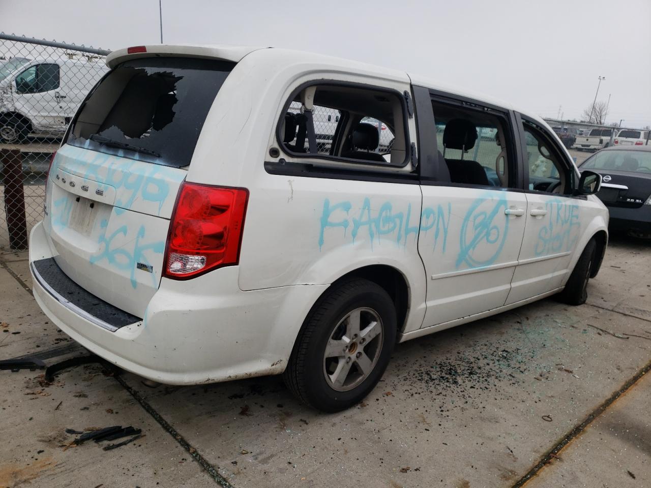 2013 Dodge Caravan VIN 2C4RDGCG8DR502859 Copart auction photo, vandalism damage thumbnail 3