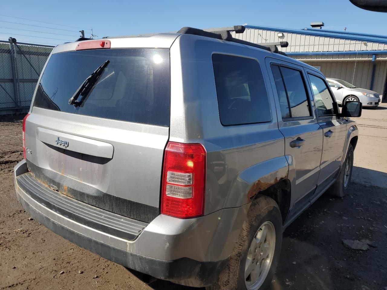 2015 Jeep Liberty (Patriot) VIN 1C4NJRBB6FD231802 Copart auction photo, front end / minor dent/scratches damage thumbnail 3