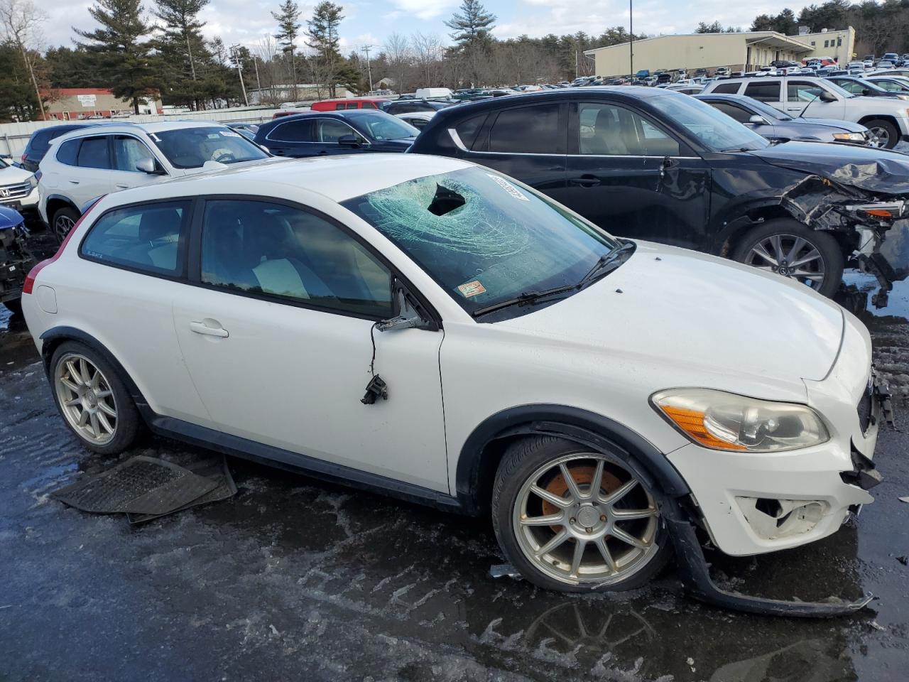 2011 Volvo C30 VIN YV1672MK5B2190778 Copart auction photo, front end / all over damage thumbnail 4