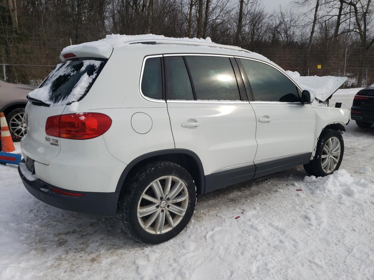 2015 Volkswagen Tiguan VIN WVGBV7AX7FW561697 Copart auction photo, front end damage thumbnail 3