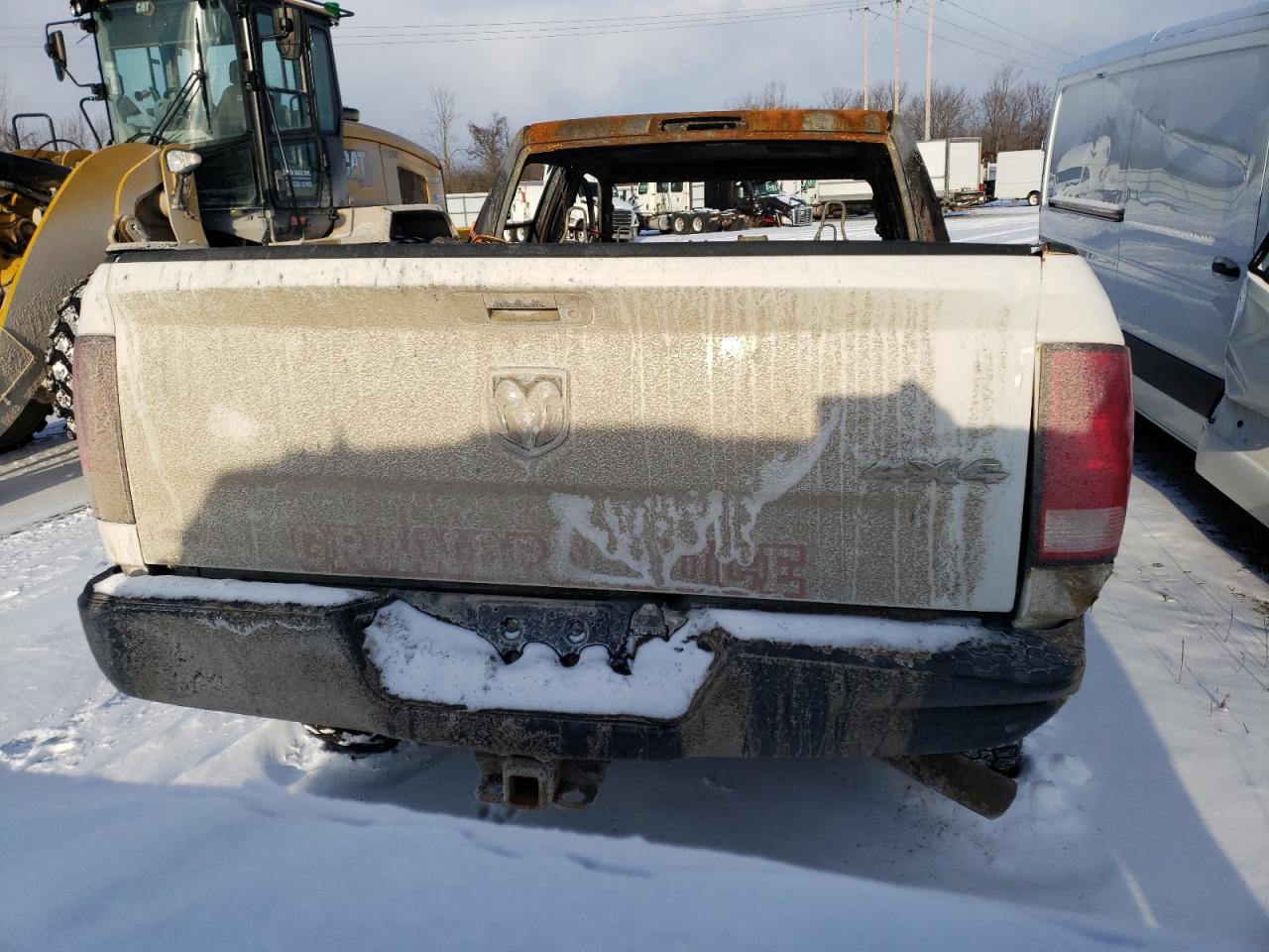 2015 RAM 2500 VIN 3C6UR5CJ4FG638403 Copart auction photo, burn damage thumbnail 6