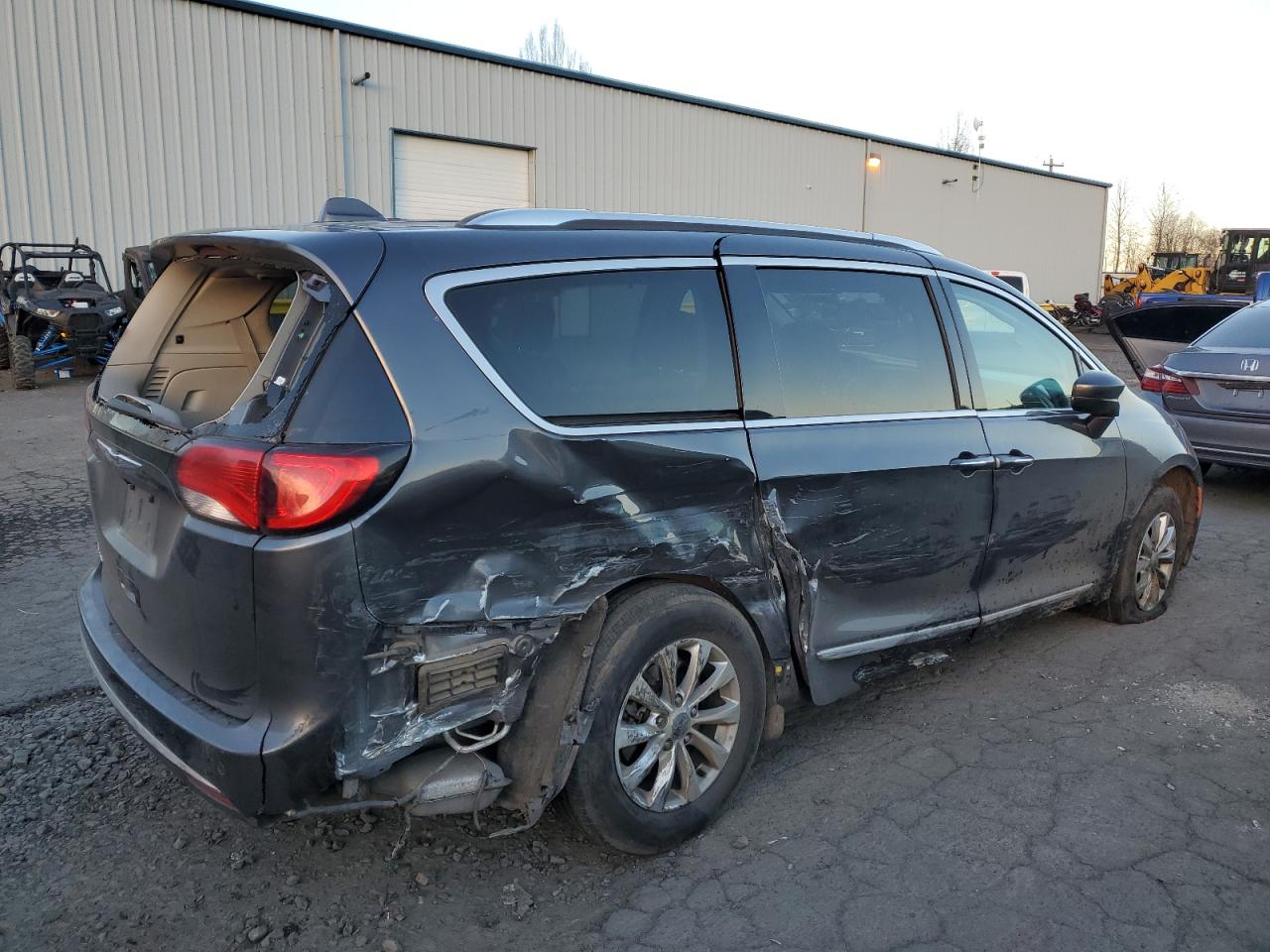 2019 Chrysler Pacifica VIN 2C4RC1BG2KR652240 Copart auction photo, side / undercarriage damage thumbnail 3