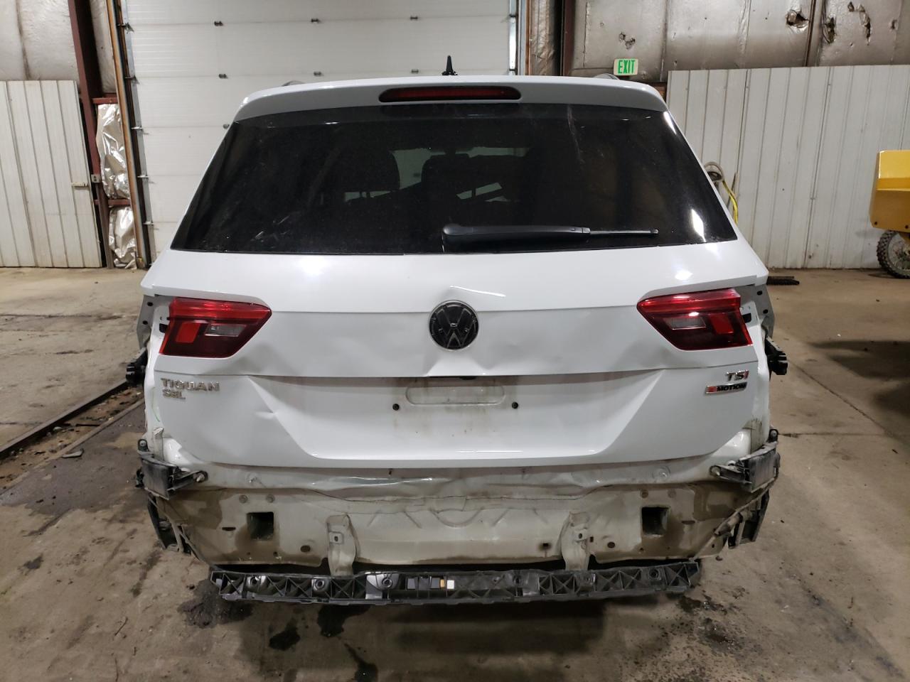 2018 Volkswagen Tiguan VIN 3VV2B7AX4JM153018 Copart auction photo, rear end / all over damage thumbnail 6