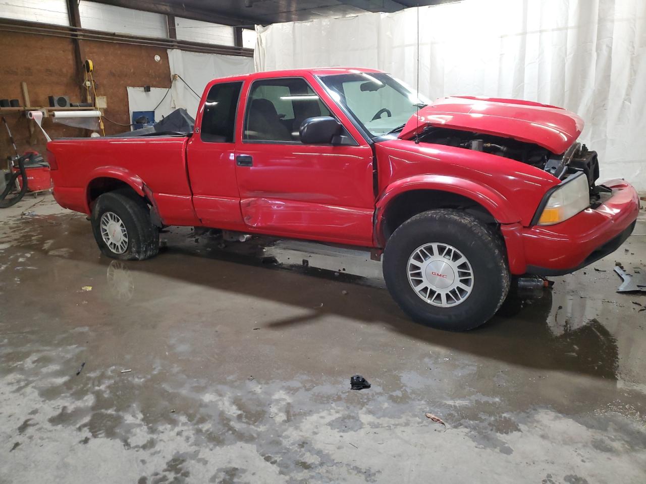 2000 GMC Sonoma VIN 1GTCT19W7Y8295371 Copart auction photo, all over damage thumbnail 4