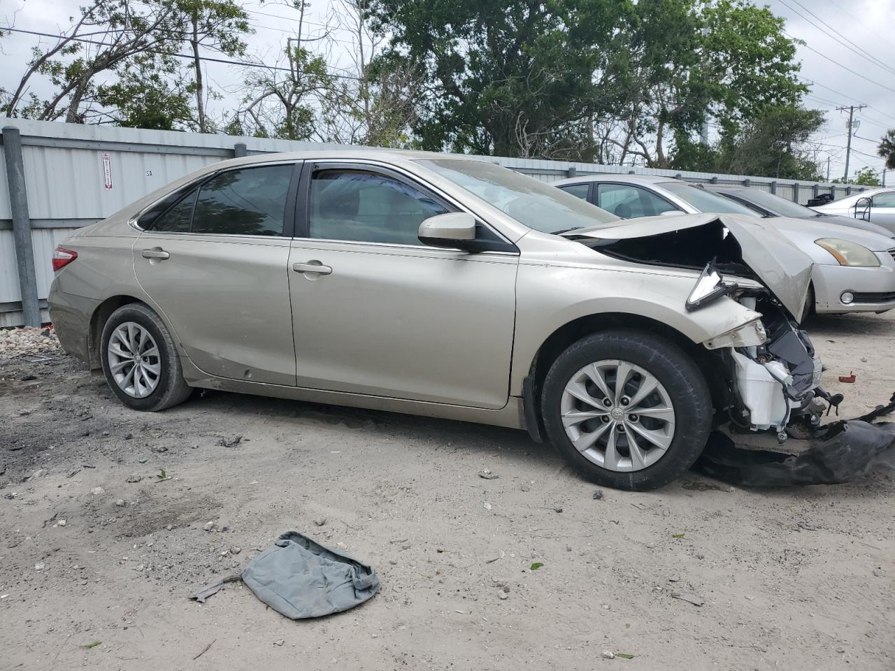 2016 Toyota Camry VIN 4T1BF1FK9GU117080 Copart auction photo, front end / side damage thumbnail 4