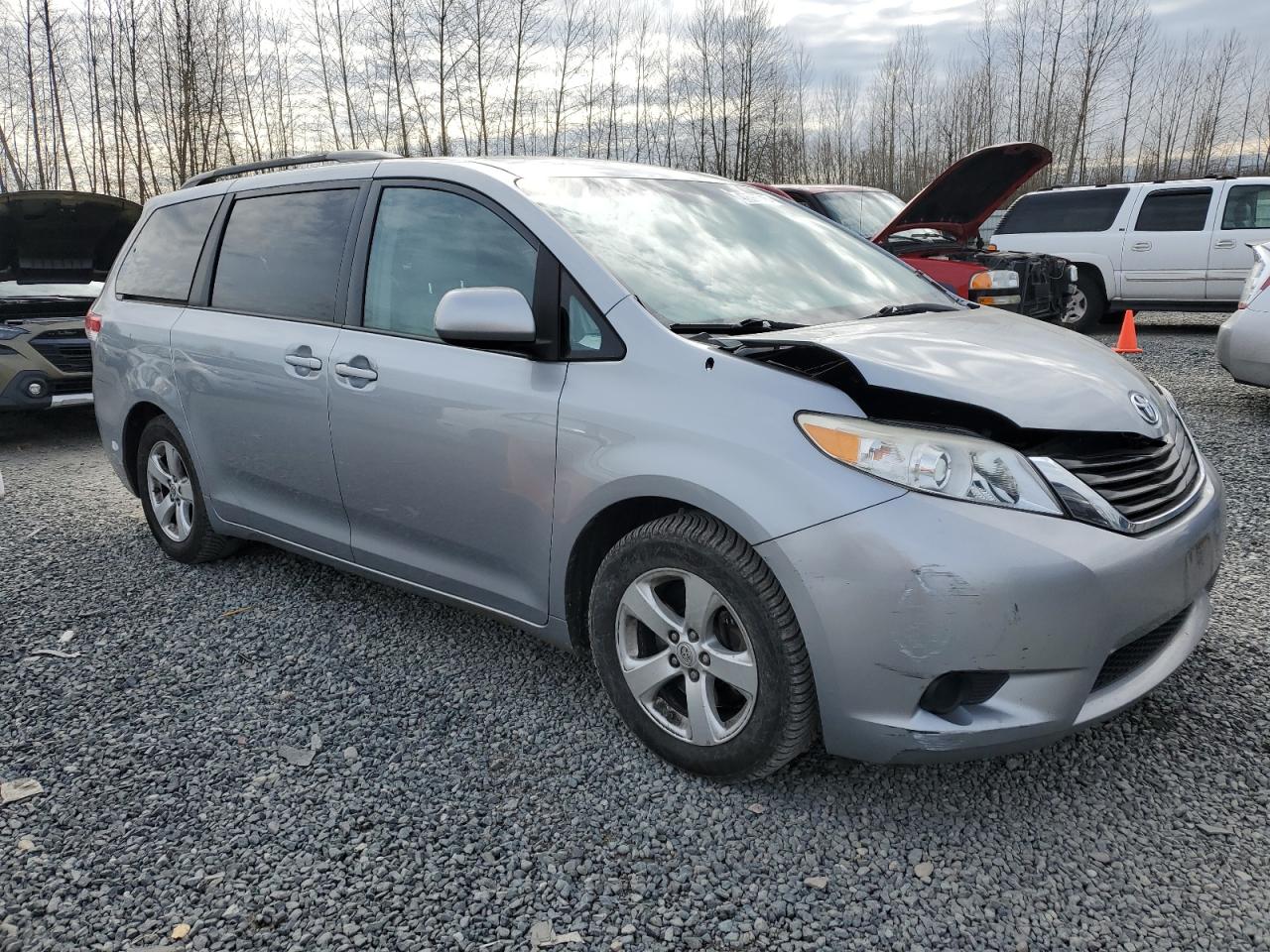 2013 Toyota Sienna VIN 5TDKK3DC1DS306894 Copart auction photo, front end / side damage thumbnail 4