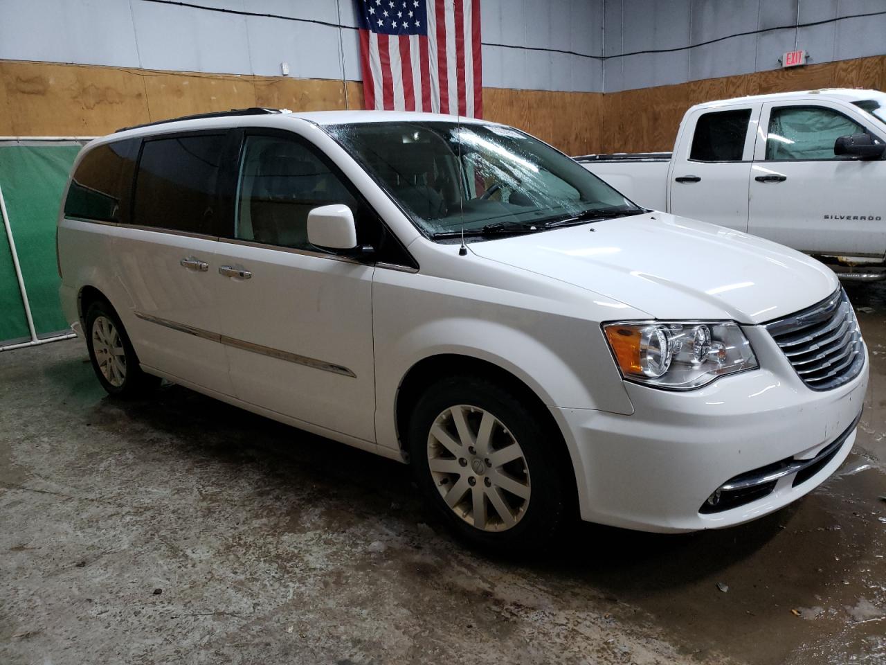 2016 Chrysler Town & Country VIN 2C4RC1BG2GR113253 Copart auction photo, side / minor dent/scratches damage thumbnail 4
