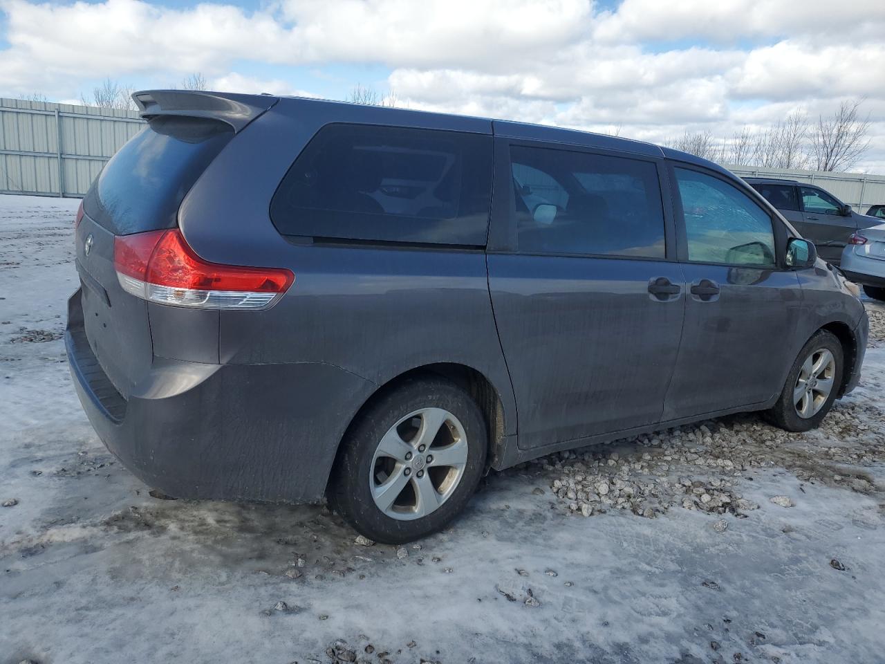 2013 Toyota Sienna VIN 5TDZK3DC4DS344201 Copart auction photo, front end damage thumbnail 3