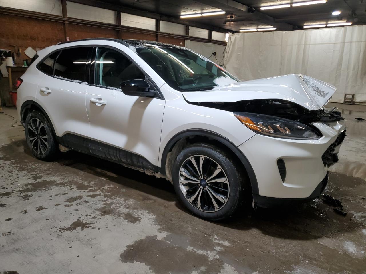 2022 Ford Escape VIN 1FMCU9G60NUB37404 Copart auction photo, front end / side damage thumbnail 4