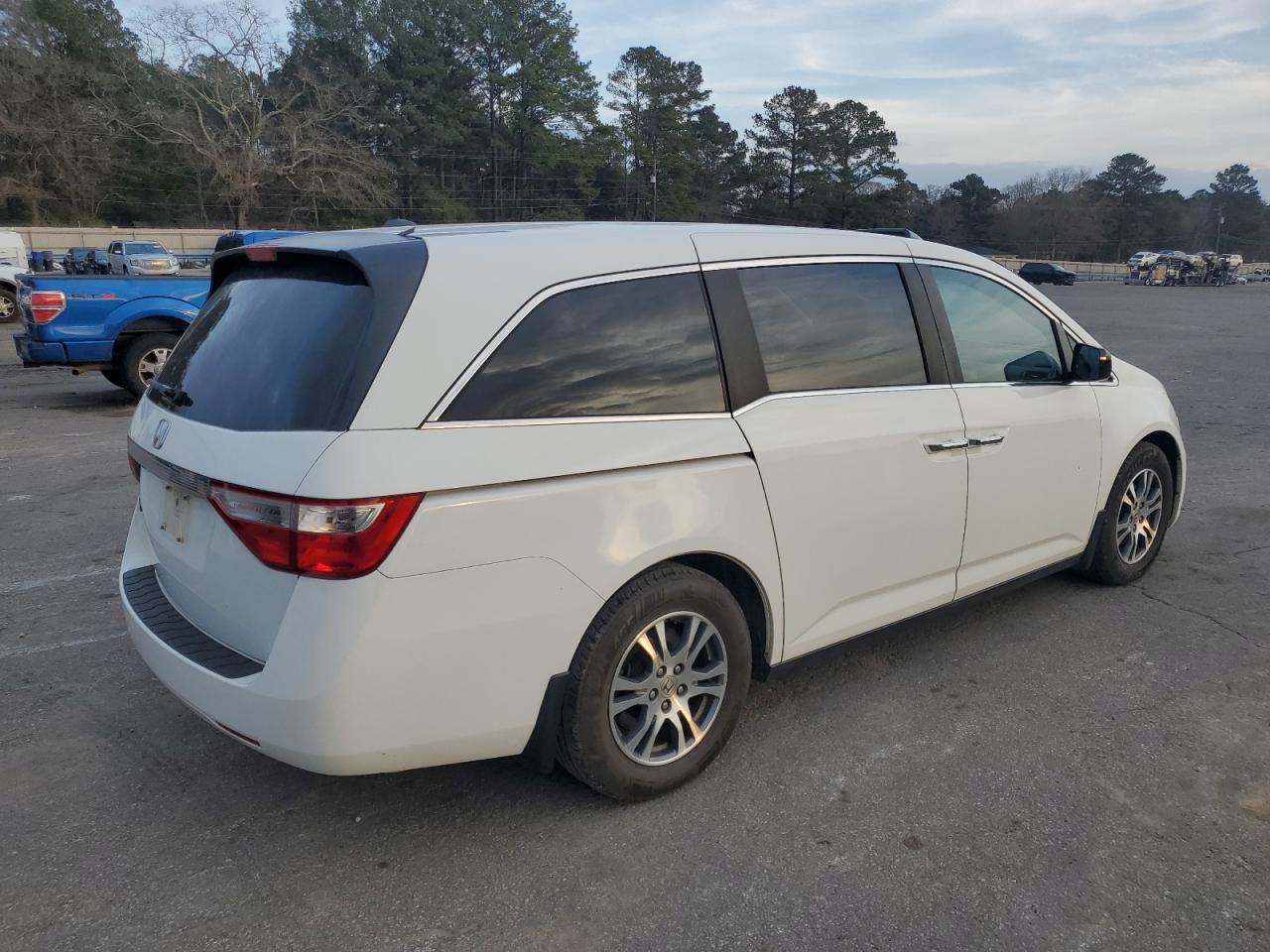 2012 Honda Odyssey VIN 5FNRL5H65CB077490 Copart auction photo, minor dent/scratches damage thumbnail 3