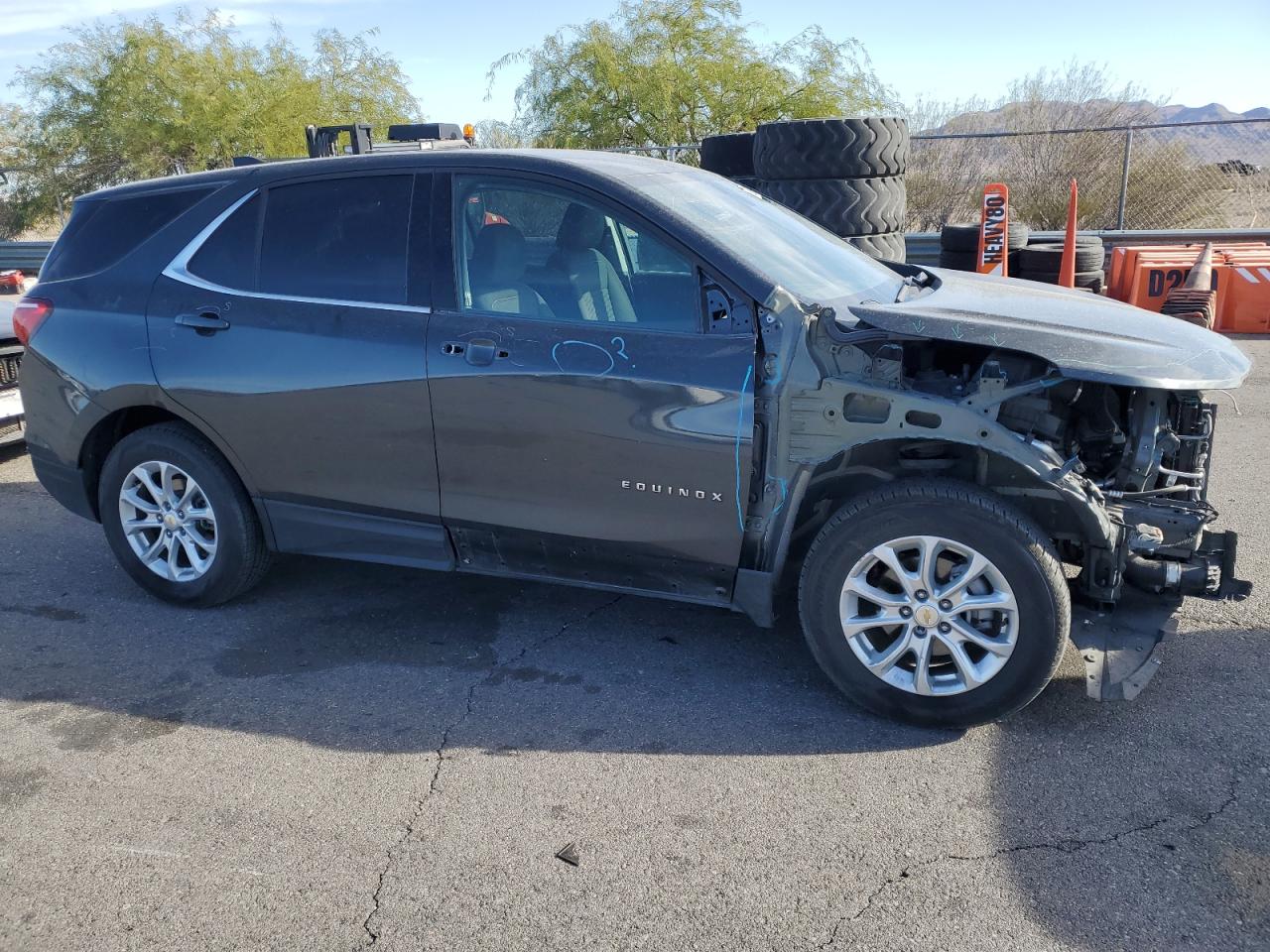 2020 Chevrolet Equinox VIN 2GNAXUEV3L6103671 Copart auction photo, front end / side damage thumbnail 4