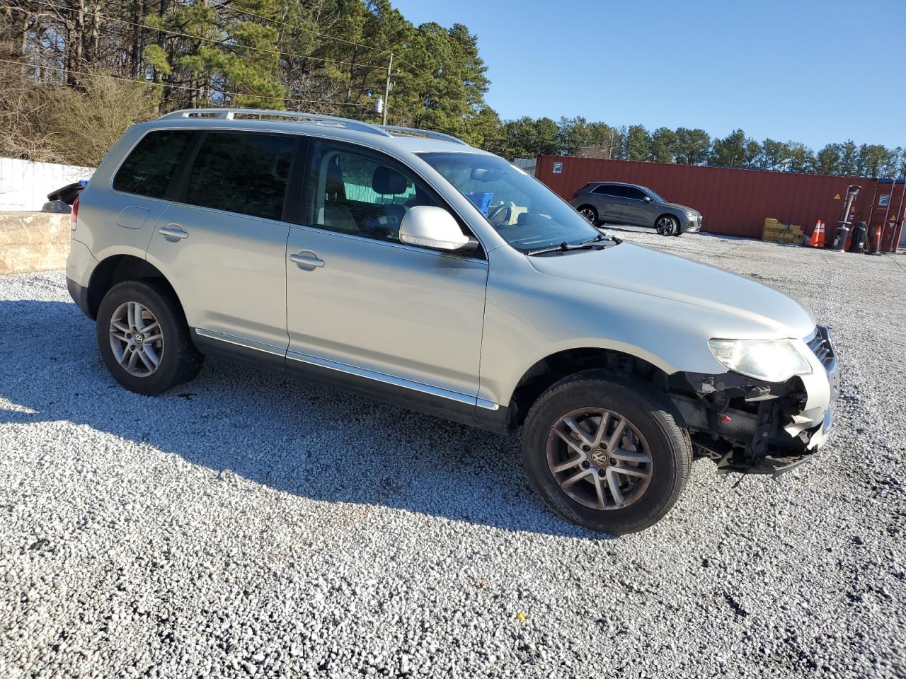 2008 Volkswagen Touareg VIN WVGBE77L28D065600 Copart auction photo, front end / minor dent/scratches damage thumbnail 4