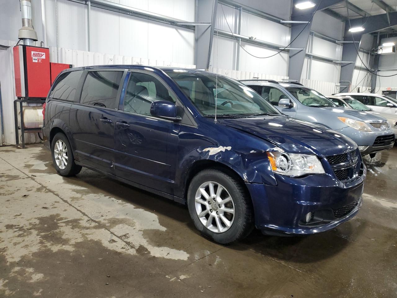 2013 Dodge Caravan VIN 2C4RDGEG4DR567575 Copart auction photo, front end / side damage thumbnail 4