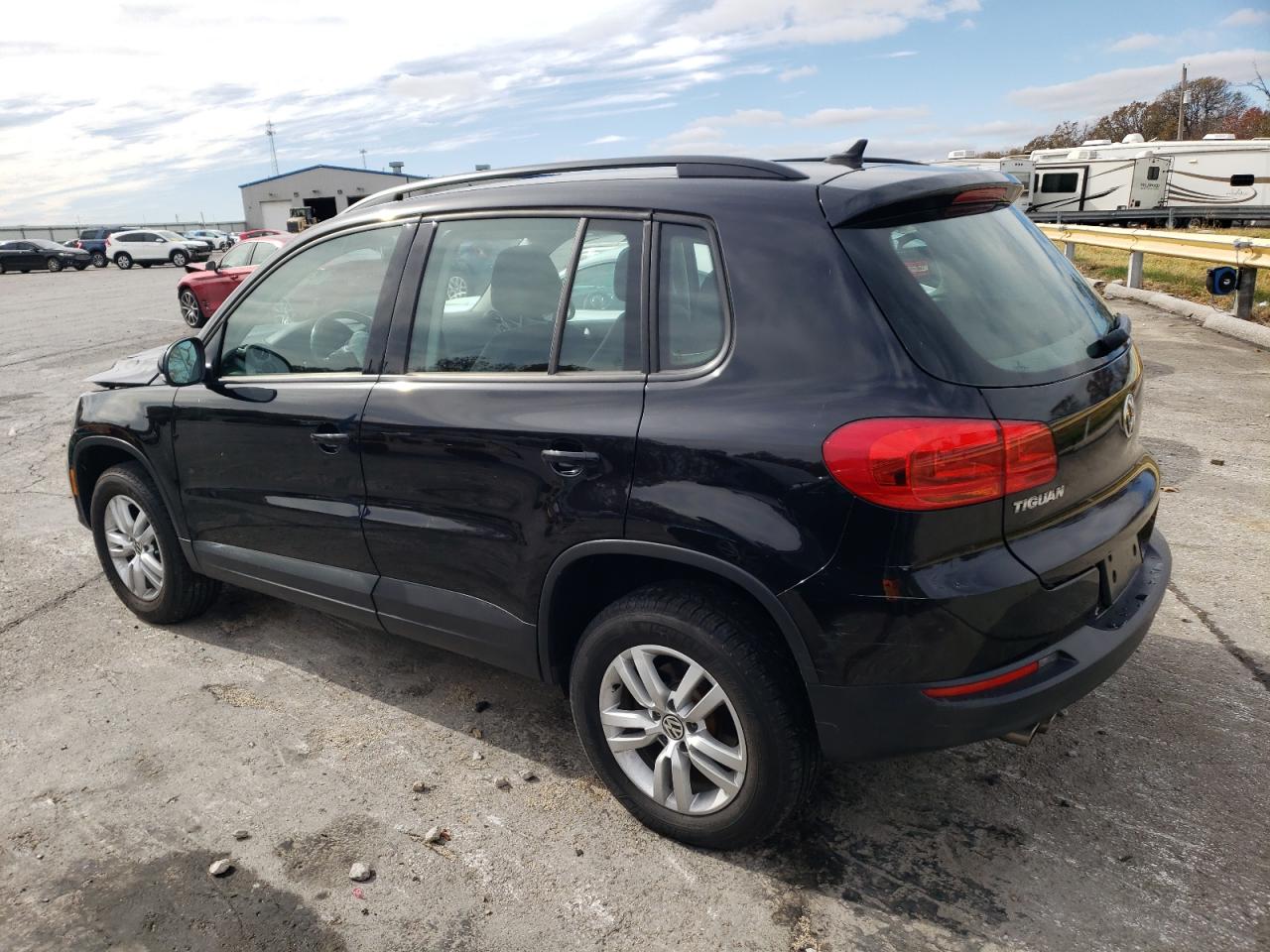 2017 Volkswagen Tiguan VIN WVGBV7AX8HK011807 Copart auction photo, front end damage thumbnail 2
