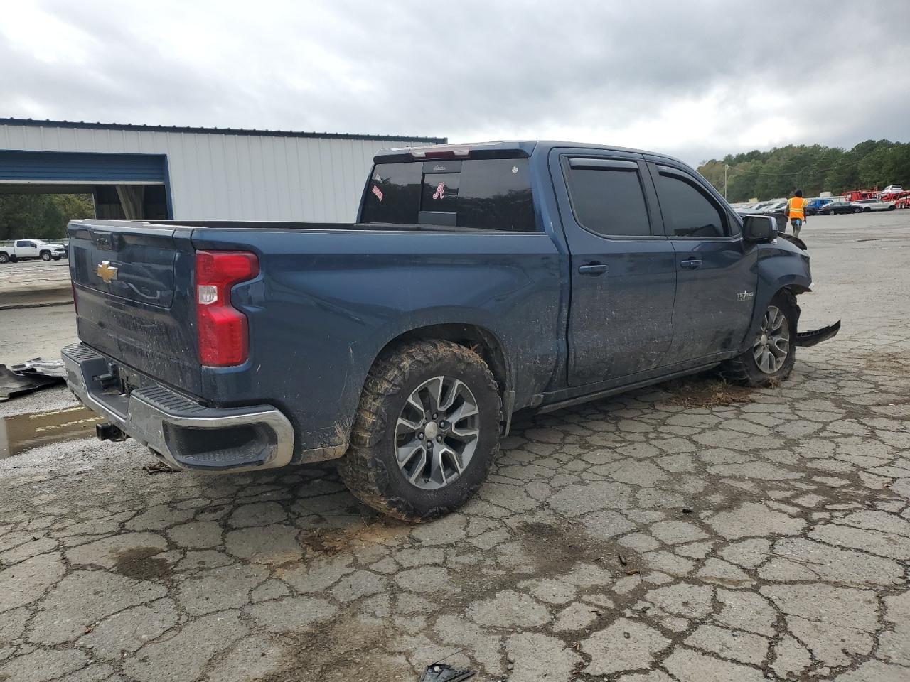 2022 Chevrolet Silverado VIN 3GCUDDED7NG530042 Copart auction photo, front end damage thumbnail 3