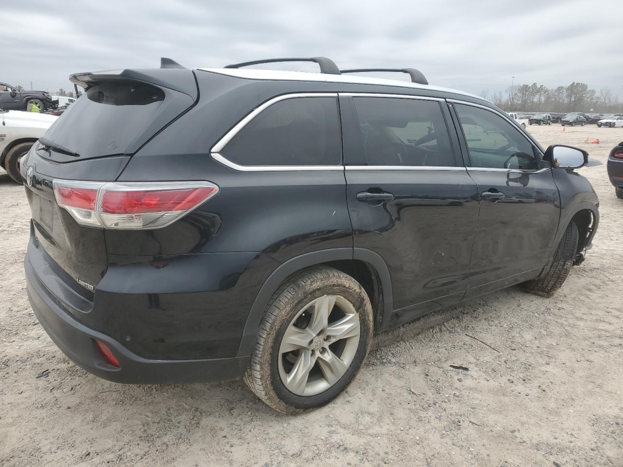 2015 Toyota Highlander VIN 5TDYKRFH1FS059062 Copart auction photo, front end damage thumbnail 3