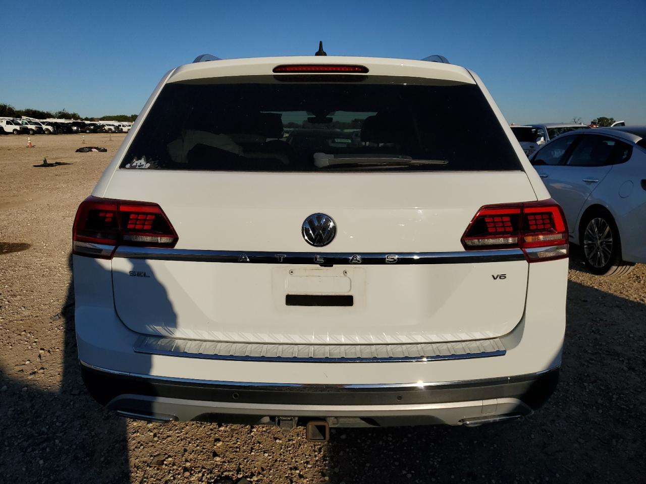 2019 Volkswagen Atlas VIN 1V2ER2CA0KC605468 Copart auction photo, side / minor dent/scratches damage thumbnail 6