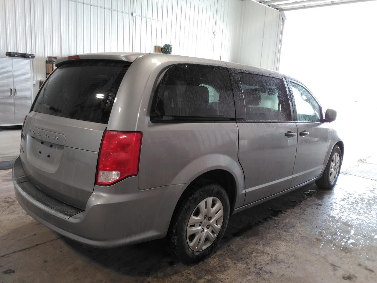 2020 Dodge Caravan VIN 2C4RDGBG7LR227615 Copart auction photo, front end / undercarriage damage thumbnail 3
