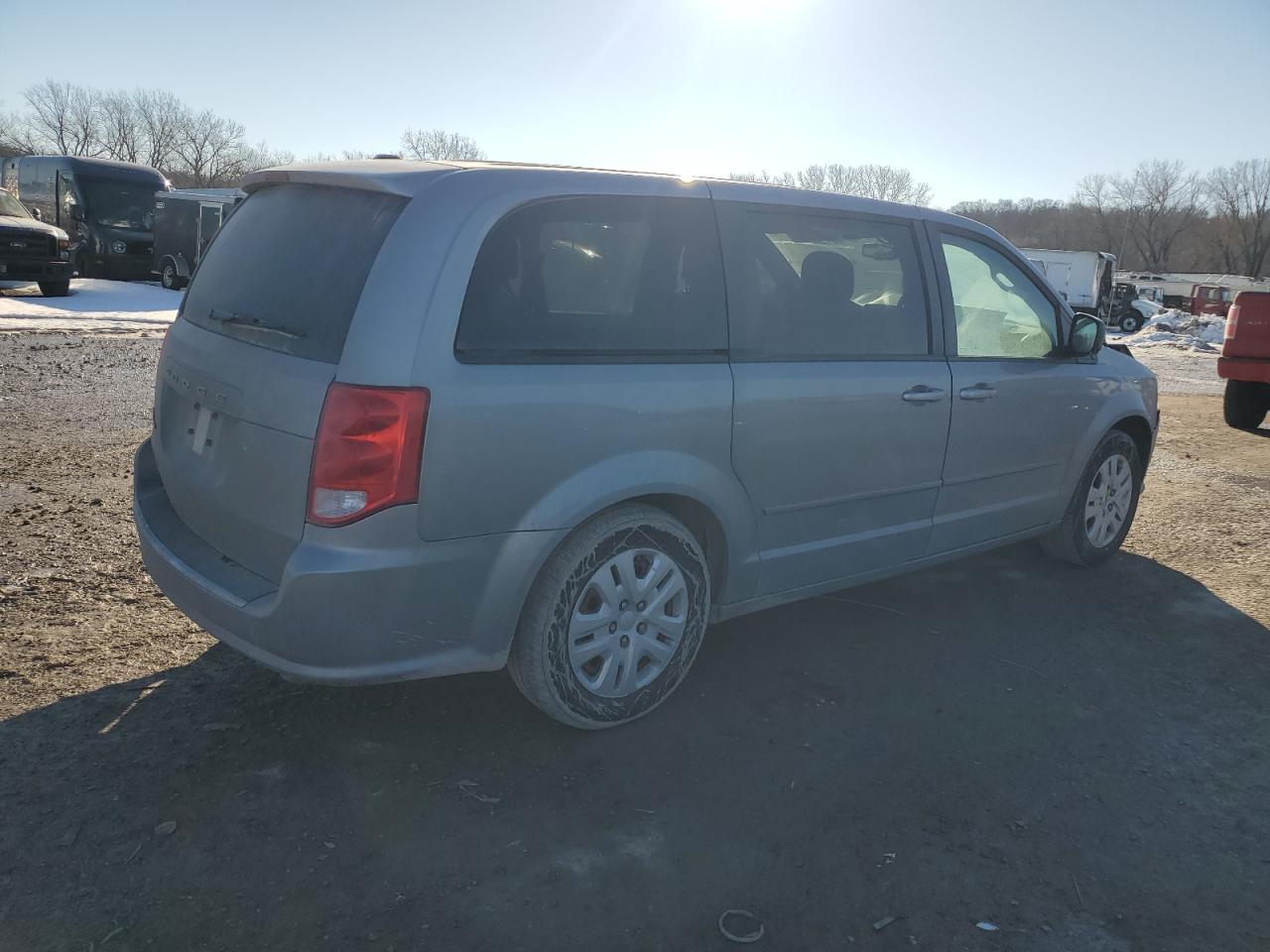 2015 Dodge Caravan VIN 2C4RDGBG8FR711426 Copart auction photo, front end / minor dent/scratches damage thumbnail 3