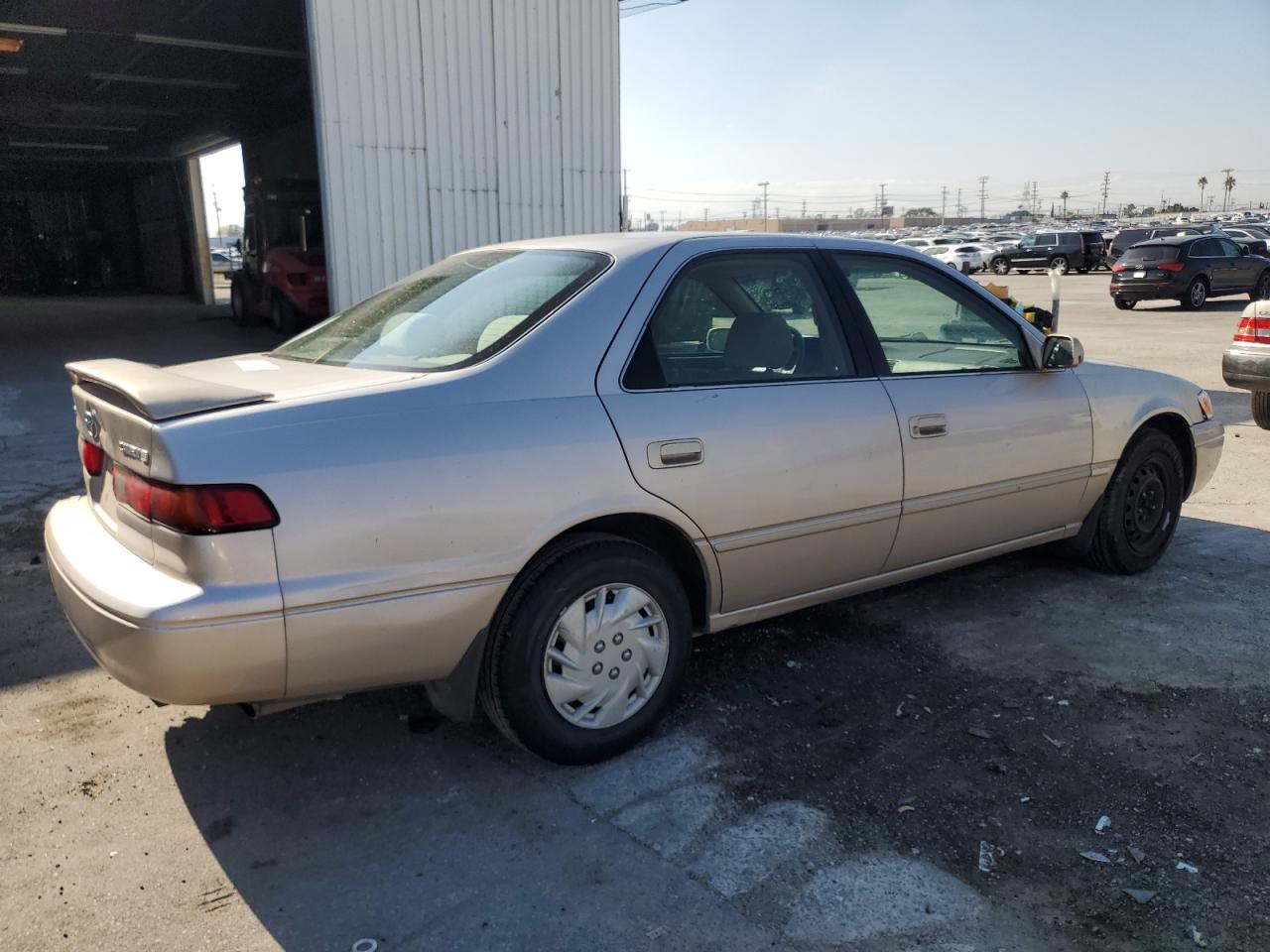 1999 Toyota Camry VIN 4T1BG22K3XU528581 Copart auction photo, rear end / side damage thumbnail 3