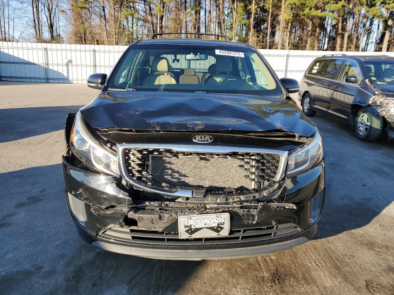 2017 KIA Sedona VIN KNDMB5C10H6324121 Copart auction photo, front end damage thumbnail 5