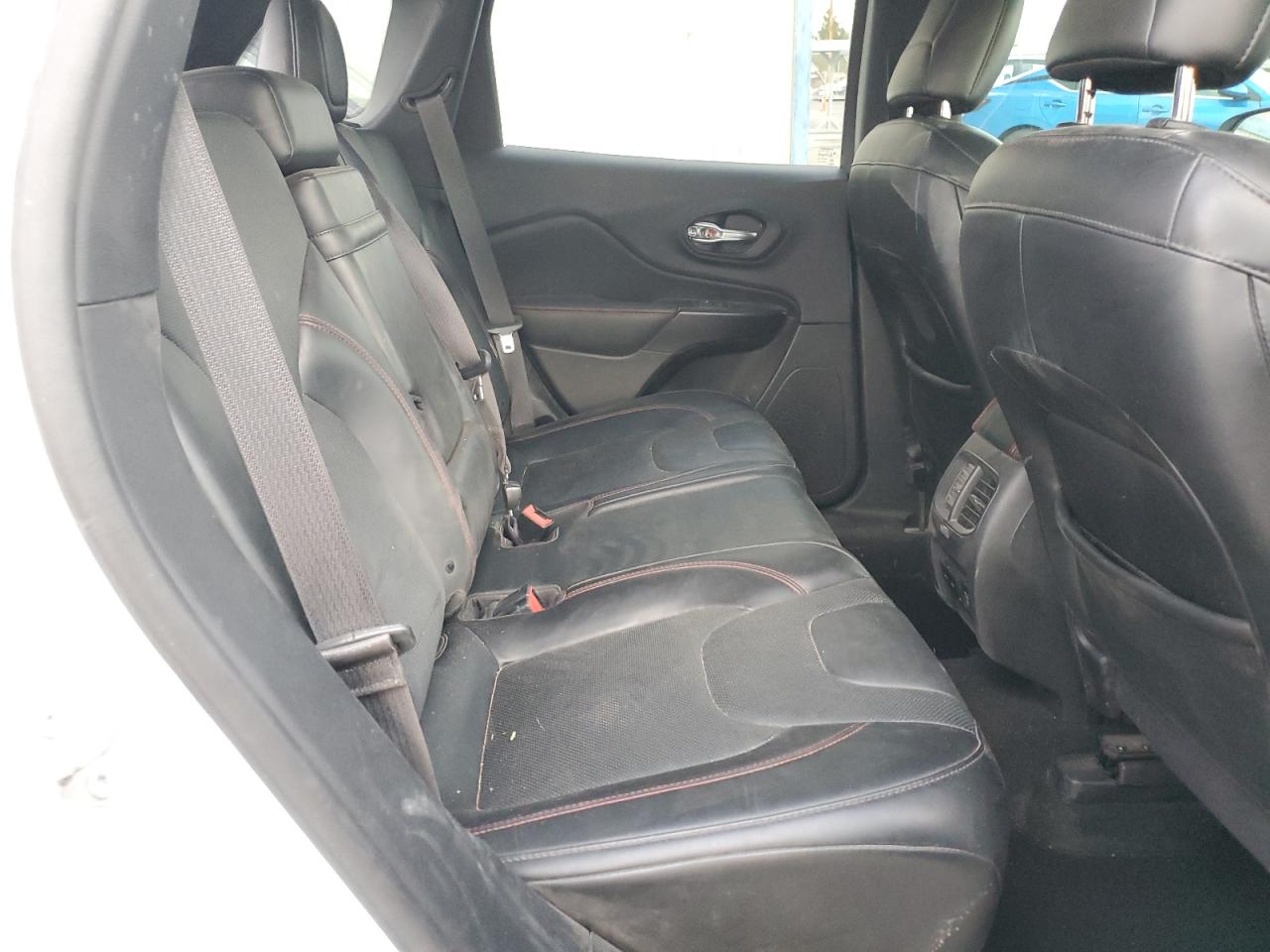 2019 Jeep Cherokee VIN 1C4PJMBX7KD360617 Copart auction photo, front end / side damage thumbnail 11