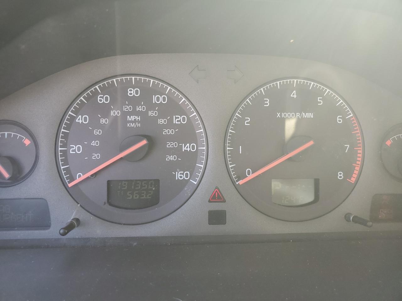 2001 Volvo V70 VIN YV1SW61R812092739 Copart auction photo, side / front end damage thumbnail 9