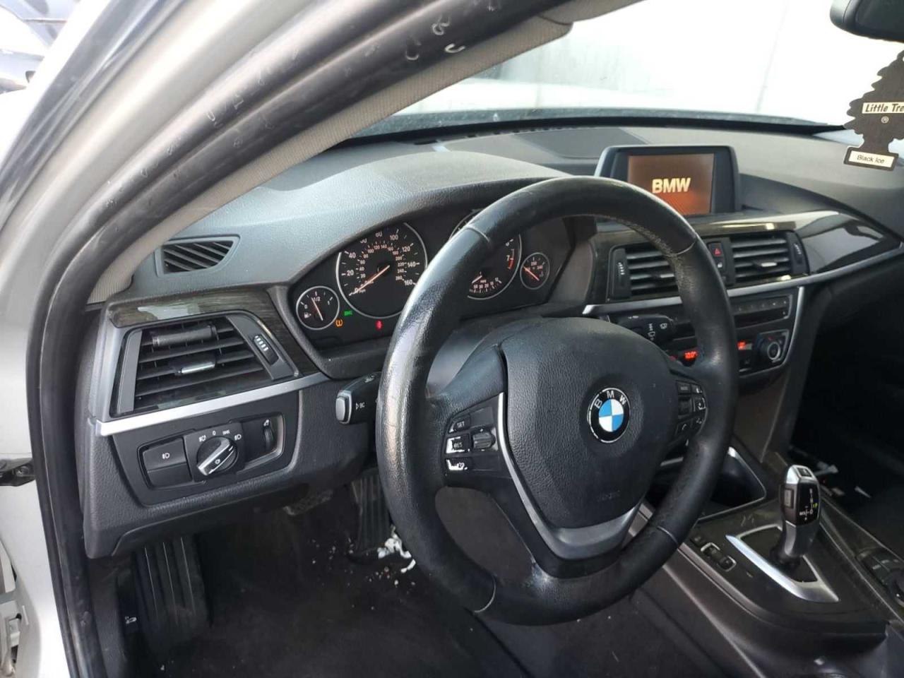 2013 BMW 3er VIN WBA3A5G5XDNP19092 Copart auction photo, minor dent/scratches / normal wear damage thumbnail 9
