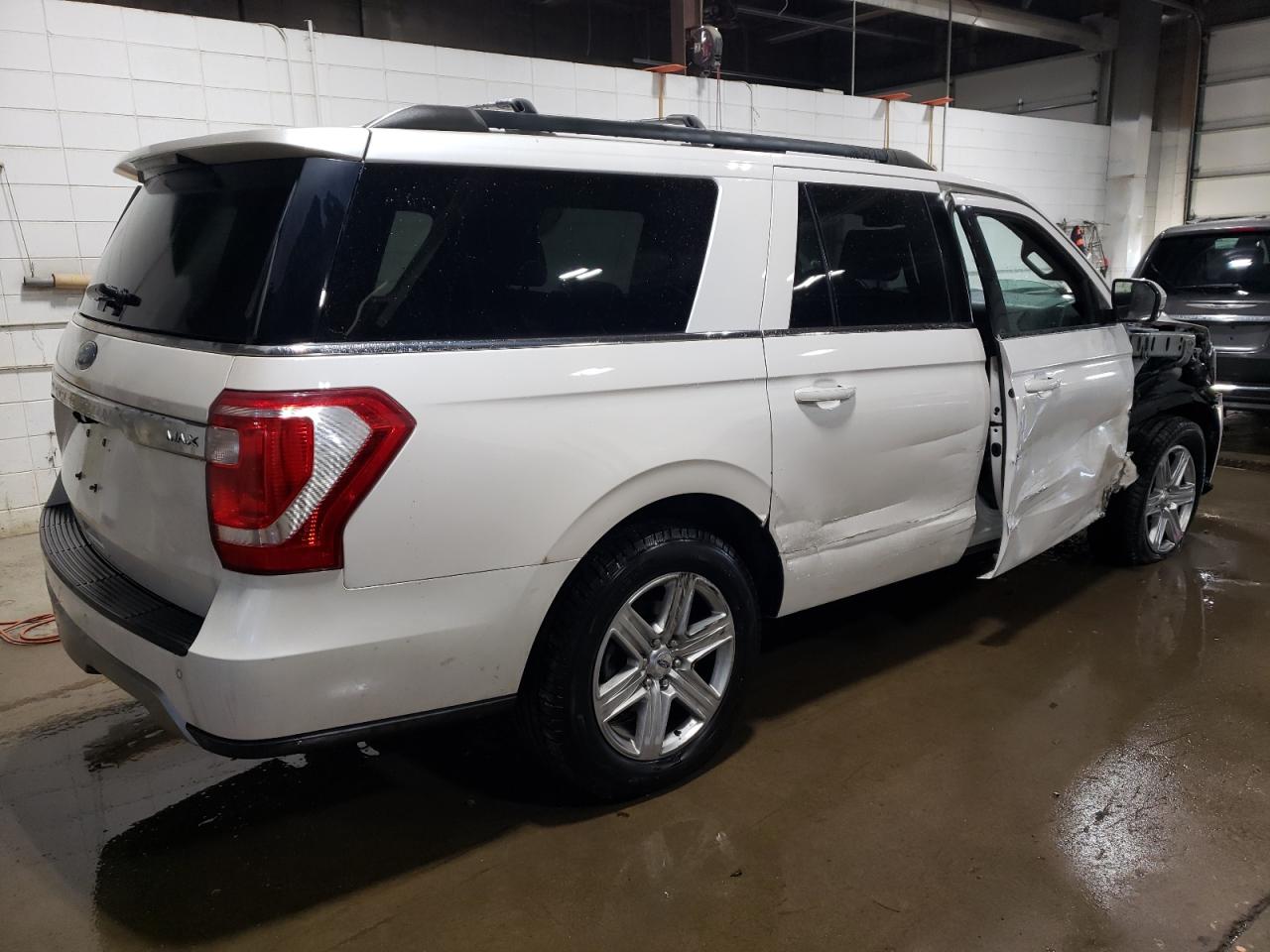 2019 Ford Expedition VIN 1FMJK1JT2KEA70078 Copart auction photo, front end / side damage thumbnail 3