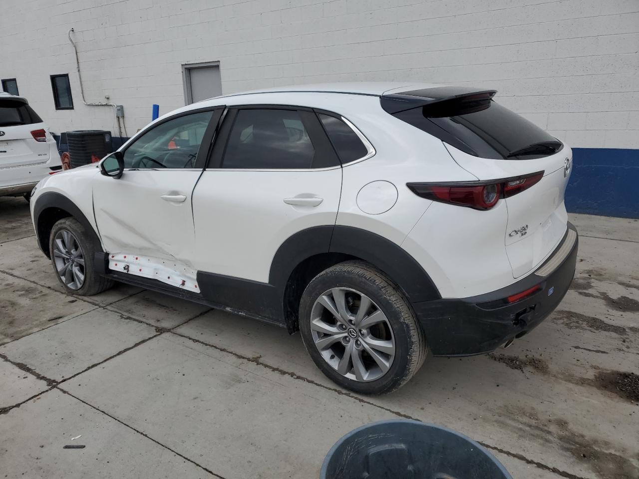 2022 Mazda CX-30 VIN 3MVDMBBL2NM457095 Copart auction photo, side / rear end damage thumbnail 2