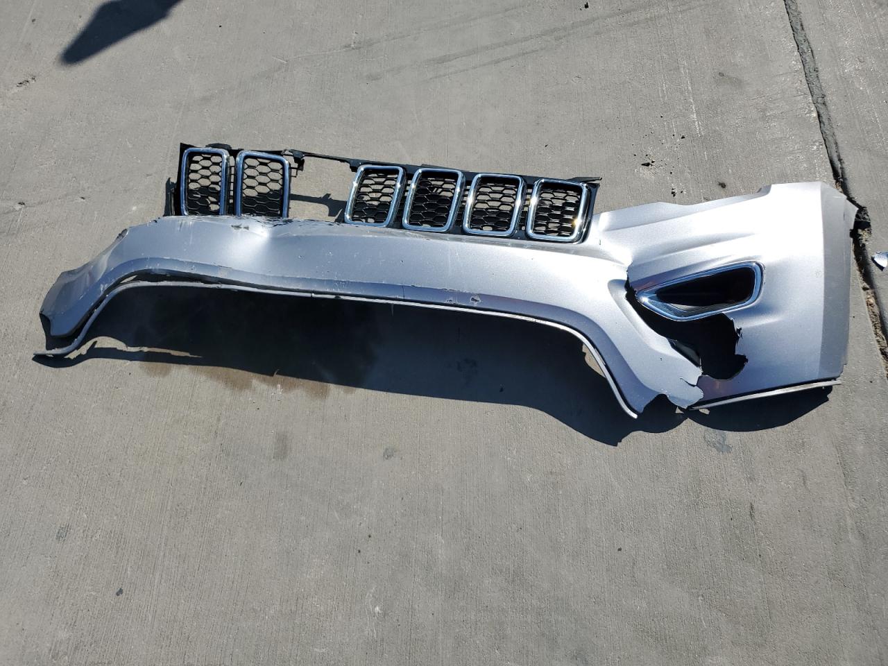 2021 Jeep Grand Cherokee VIN 1C4RJFAG8MC824819 Copart auction photo, front end damage thumbnail 13