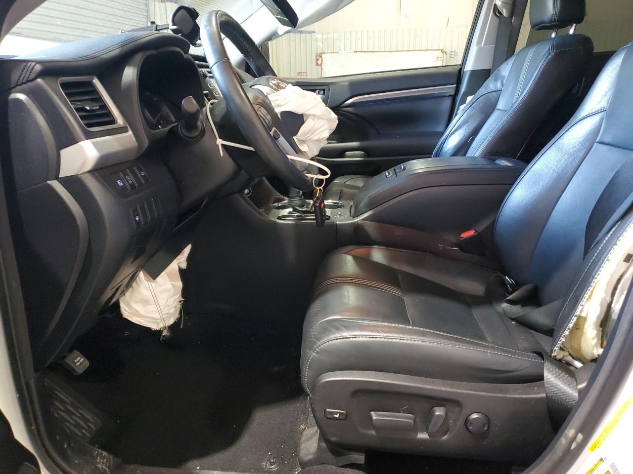 2017 Toyota Highlander VIN 5TDKZRFH3HS517396 Copart auction photo, front end / minor dent/scratches damage thumbnail 7