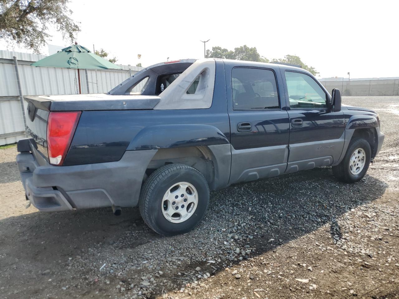 2005 Chevrolet Avalanche VIN 3GNEC12ZX5G293267 Copart auction photo, minor dent/scratches damage thumbnail 3