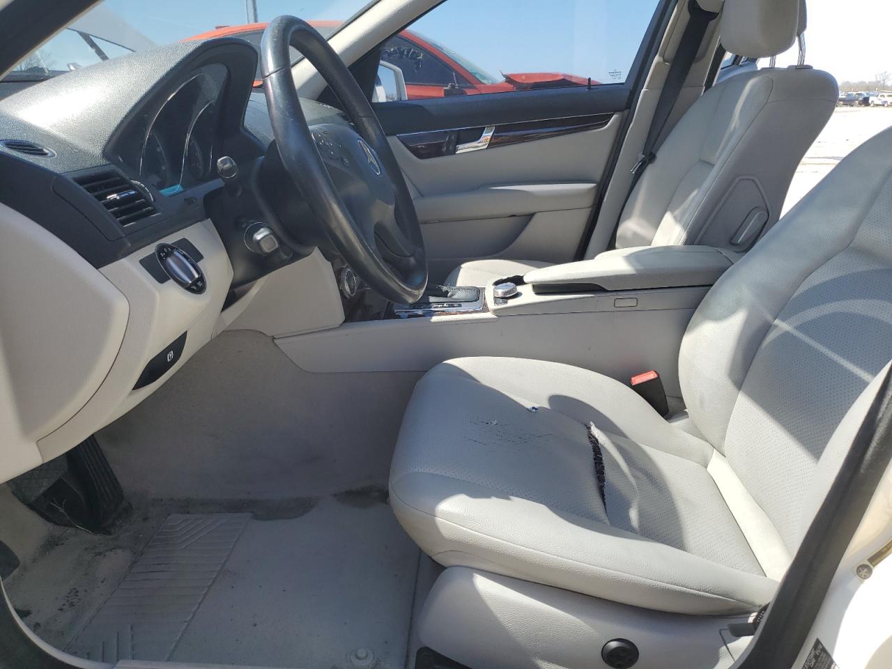 2010 Mercedes-Benz C-klasse VIN WDDGF8BB5AR110801 Copart auction photo, front end damage thumbnail 7