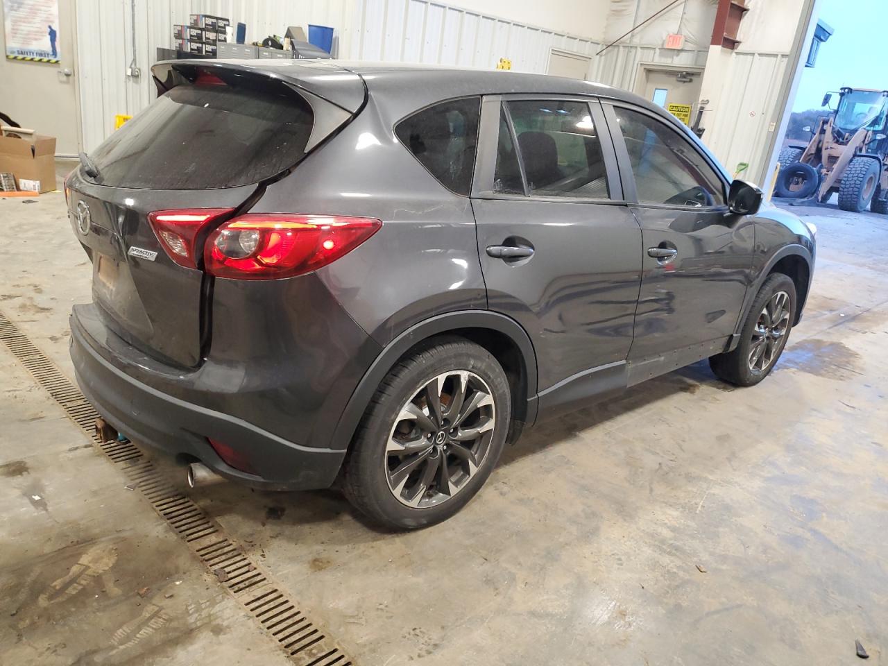 2016 Mazda CX-5 VIN JM3KE4DYXG0723261 Copart auction photo, rear end / side damage thumbnail 3