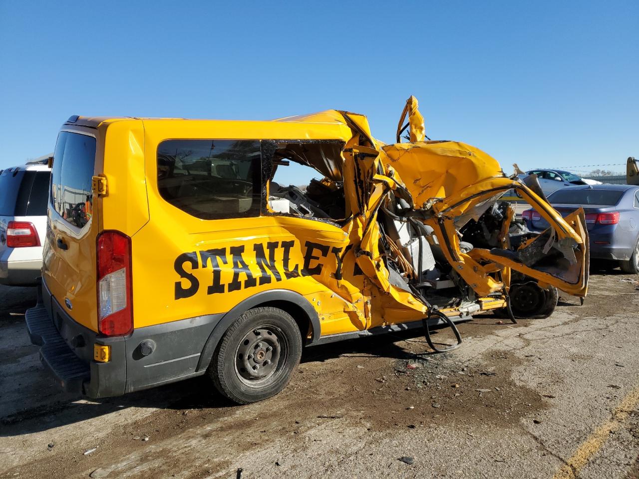 2015 Ford Transit VIN 1FTNR2ZM8FKB28934 Copart auction photo, front end / side damage thumbnail 3