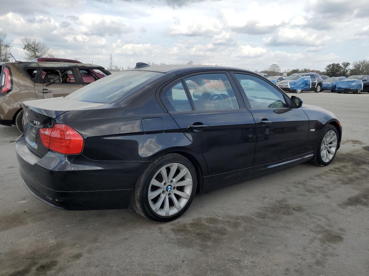 2011 BMW 3er VIN WBAPH7C57BE680344 Copart auction photo, minor dent/scratches damage thumbnail 3