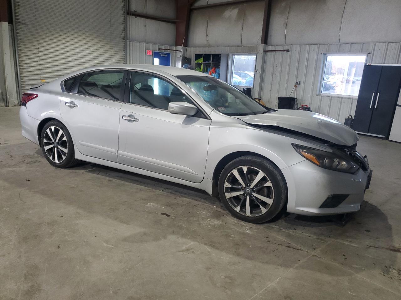 2017 Nissan Altima VIN 1N4AL3AP0HC256339 Copart auction photo, front end damage thumbnail 4