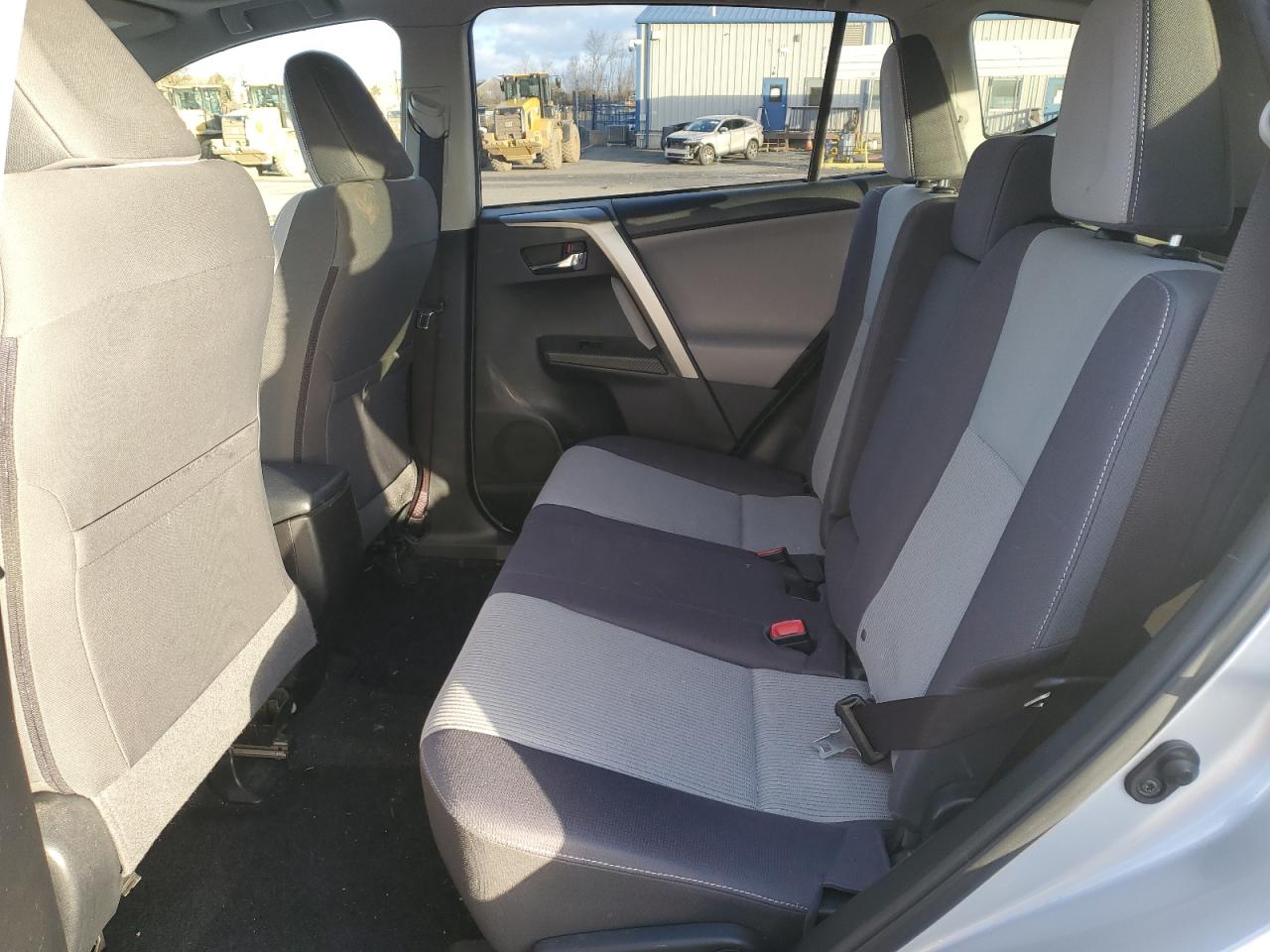2015 Toyota RAV 4 VIN JTMRFREV0FD135611 Copart auction photo, side / rear end damage thumbnail 11