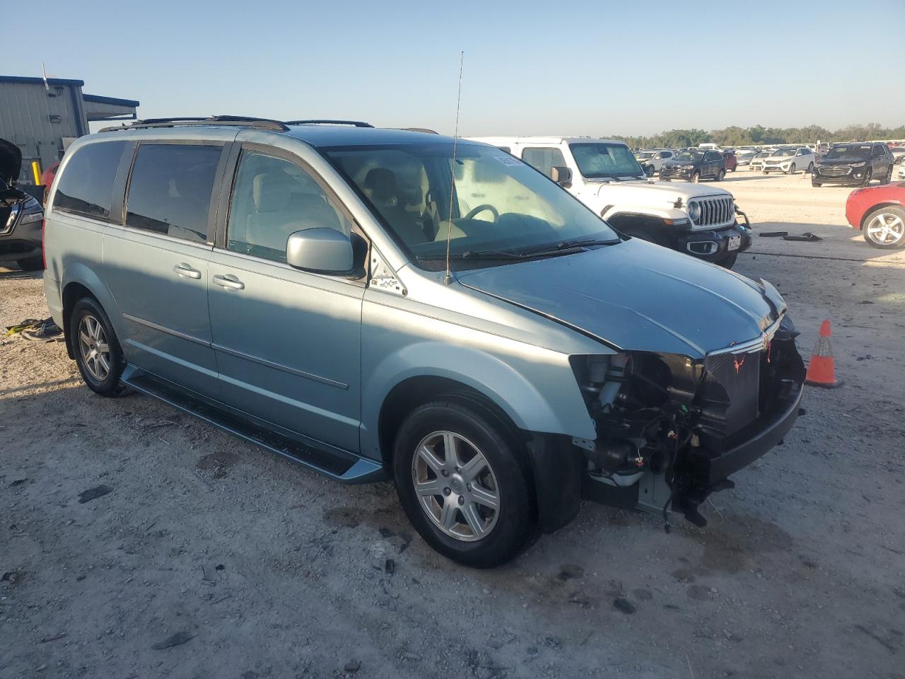 2009 Chrysler Town & Country VIN 2A8HR54129R637766 Copart auction photo, front end damage thumbnail 4